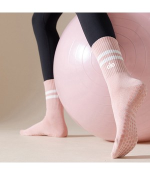 AL O Custom Logo Design Gym Sport Socks Anti Slip Sock Non Slip Soccer Athletic Sport Football Grip Socks